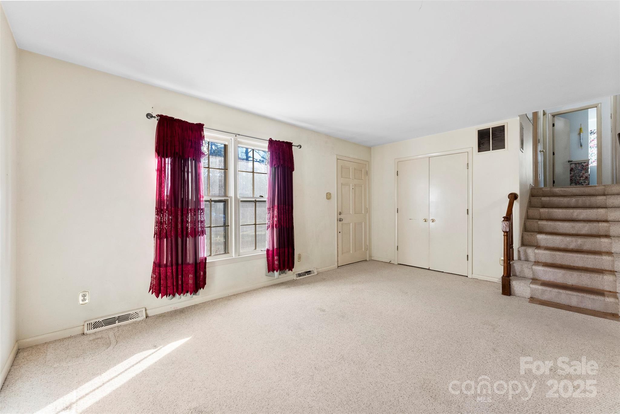 Property image 4 of 5545 Elsinore Place in Birnam Woods, Charlotte, NC 28227