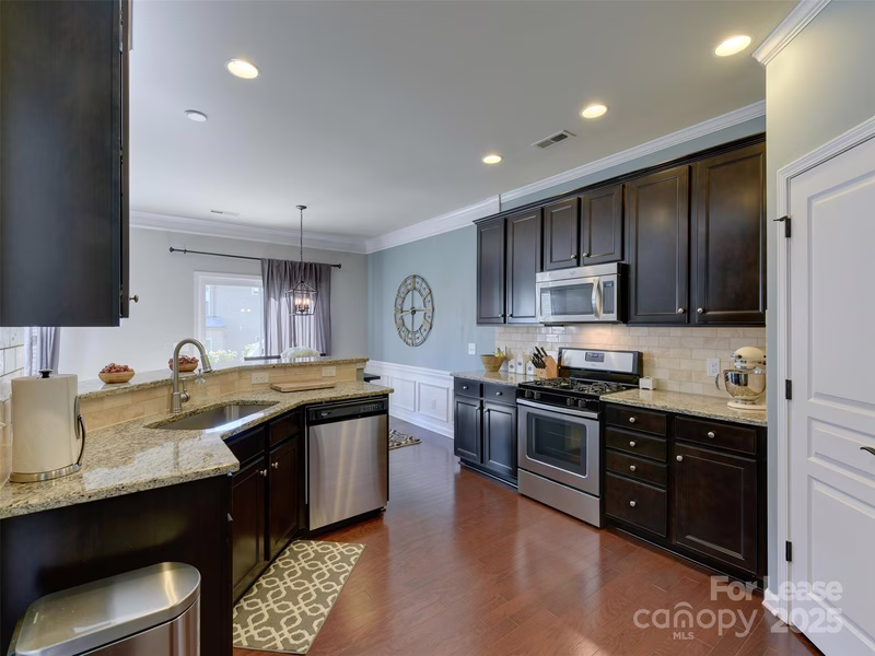 Property image 4 at 5907 Carrollton Lane, Charlotte, NC 28210