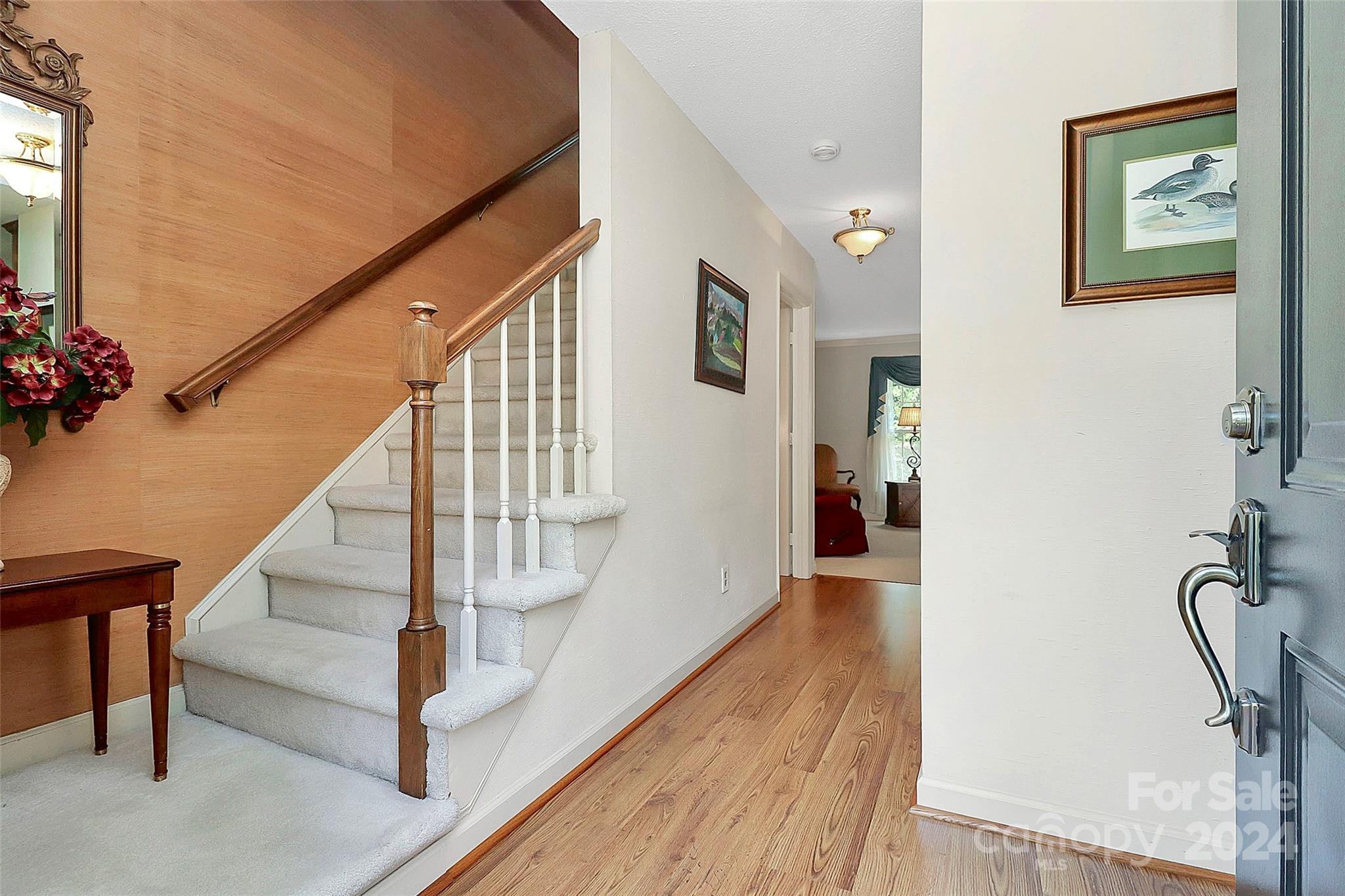 Property image 2 of 6624 Bunker Hill Circle in Olde Georgetowne, Charlotte, NC 28210