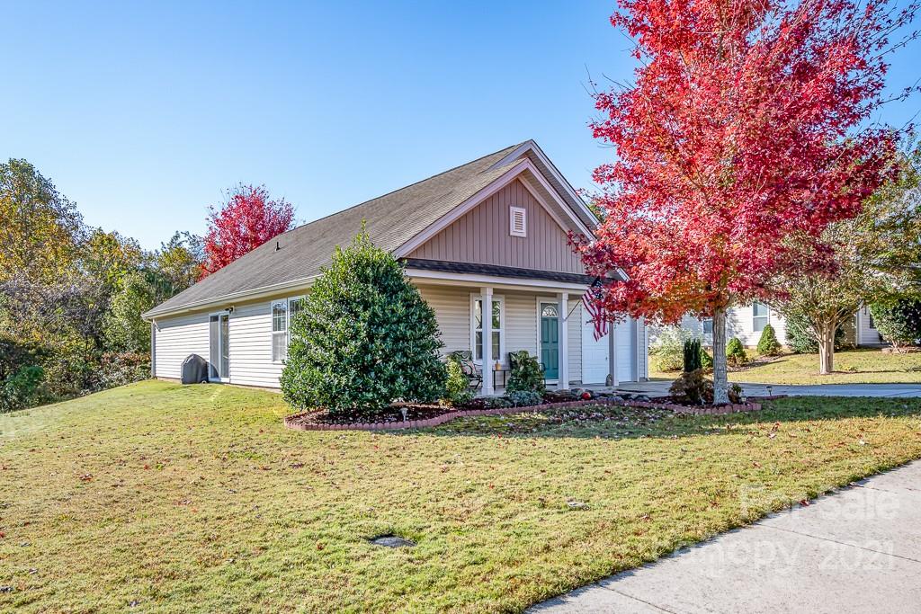 Property image 2 of 1462 Winter Drive in Valleybrook, Statesville, NC 28677