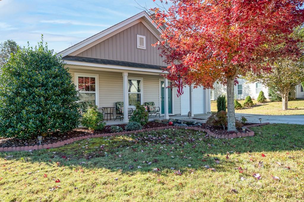 Property image 3 of 1462 Winter Drive in Valleybrook, Statesville, NC 28677