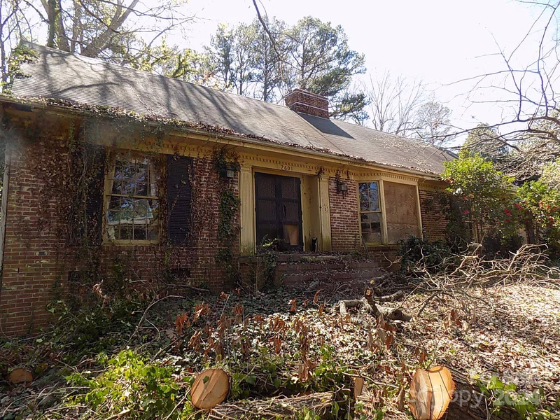 2601 Pinewood Road