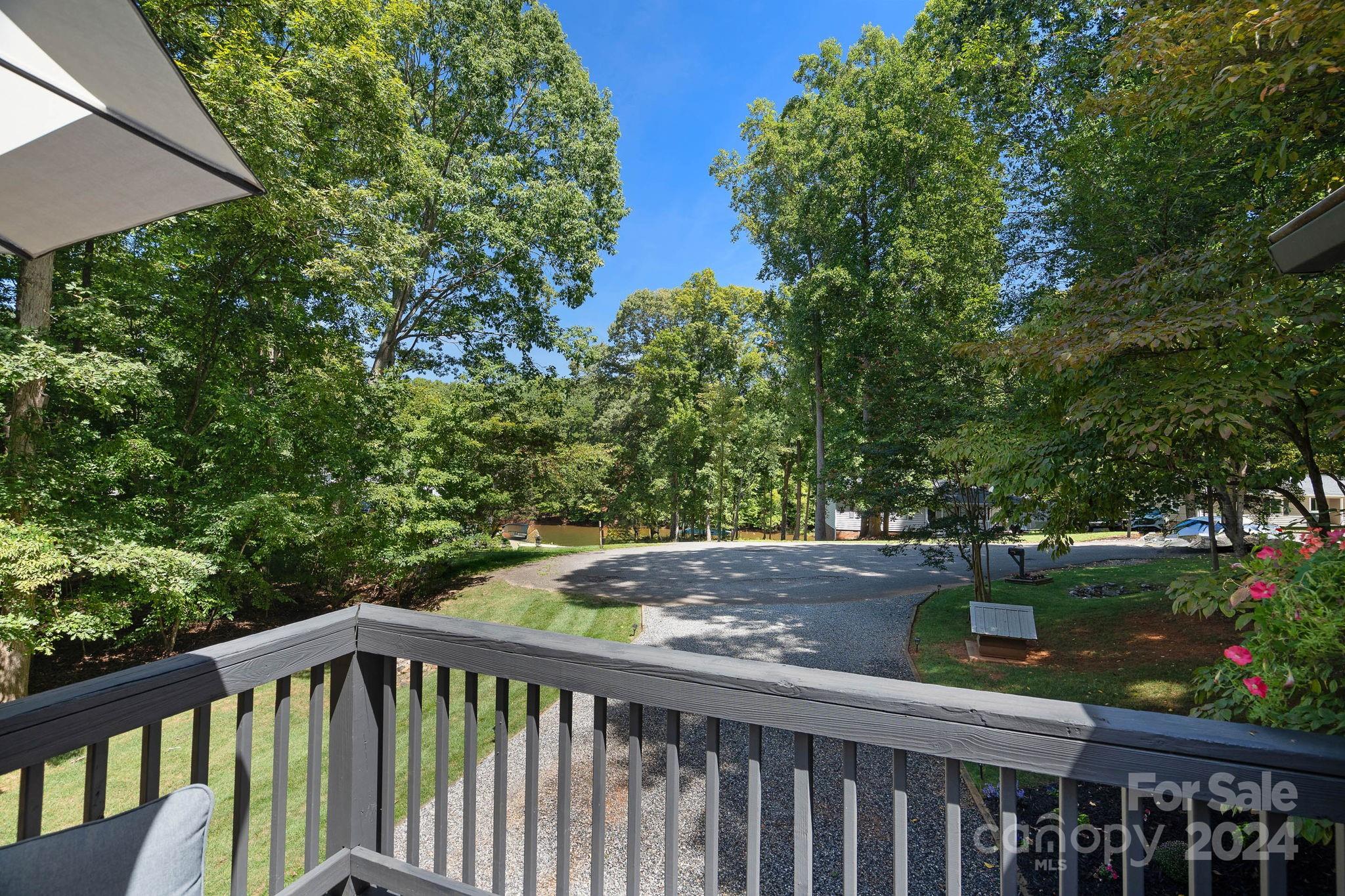 Property image 2 of 137 Brookridge Lane in Brookridge Shores, Mooresville, NC 28117