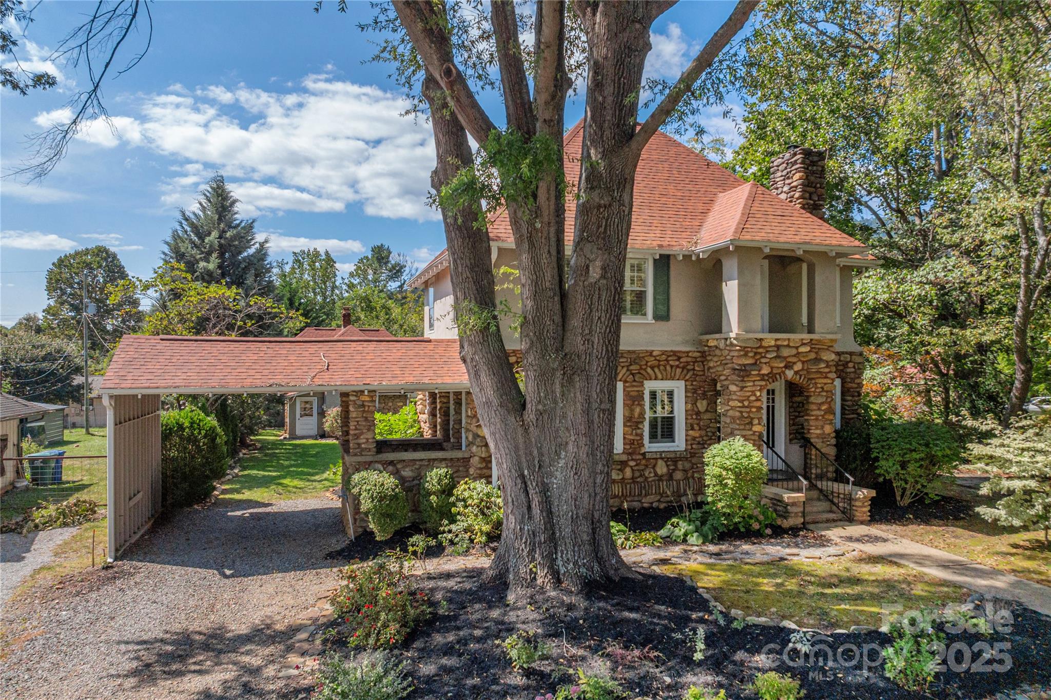 Property image 5 of 115 Stonewall Avenue in Grovemont, Swannanoa, NC 28778
