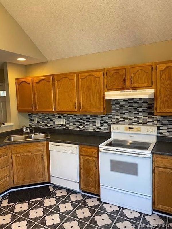 Property image 4 at 8210 Southgate Commons Drive, Charlotte, NC 28277