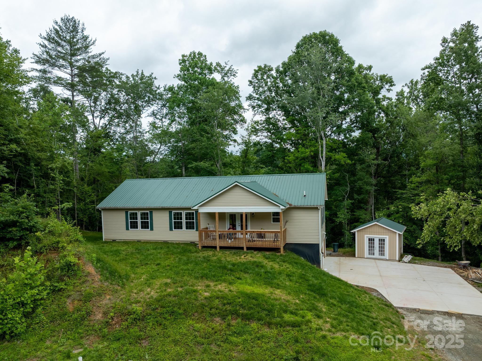 Property image 4 of 1036 Williamsburg Drive in Powell Park, Lenoir, NC 28645