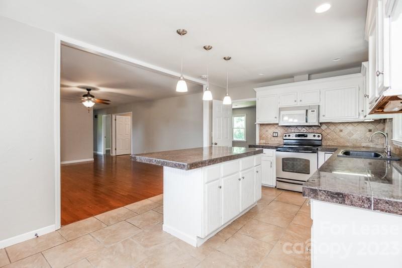 Property image 4 of 1004 Ramblewood Lane in Forest Brook, Gastonia, NC 28056