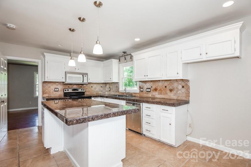Property image 5 of 1004 Ramblewood Lane in Forest Brook, Gastonia, NC 28056