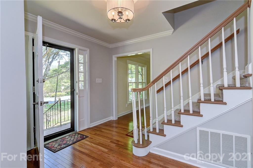 Property image 2 of 6201 Sharon Road in Sharon Hills, Charlotte, NC 28210