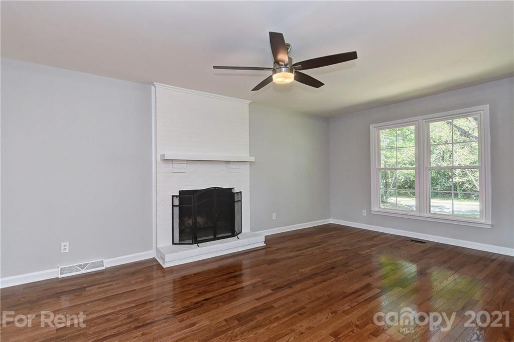 Property image 3 of 6201 Sharon Road in Sharon Hills, Charlotte, NC 28210