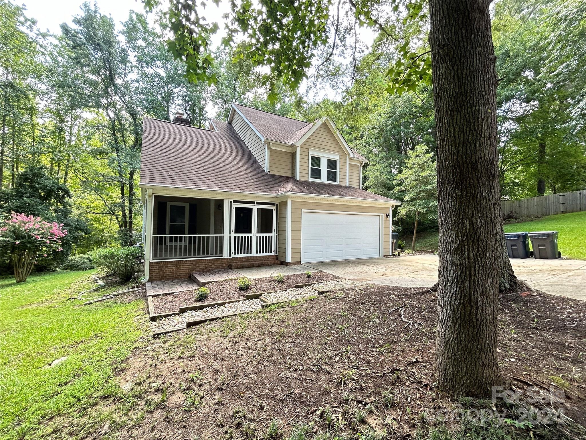 Property image 2 of 404 Glenora Drive in Shepherds Vineyard, Huntersville, NC 28078