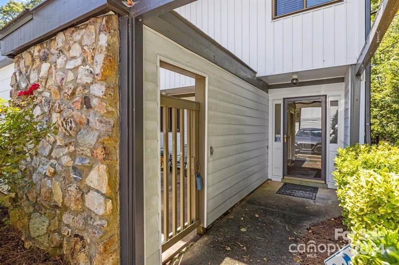 Property image 3 at 3619 Maple Glenn Lane, Charlotte, NC 28226