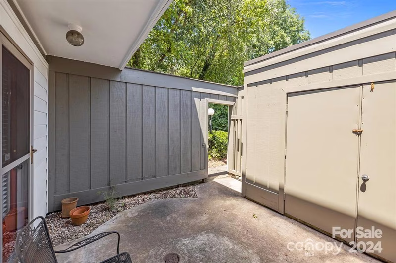 Property image 4 at 3619 Maple Glenn Lane, Charlotte, NC 28226