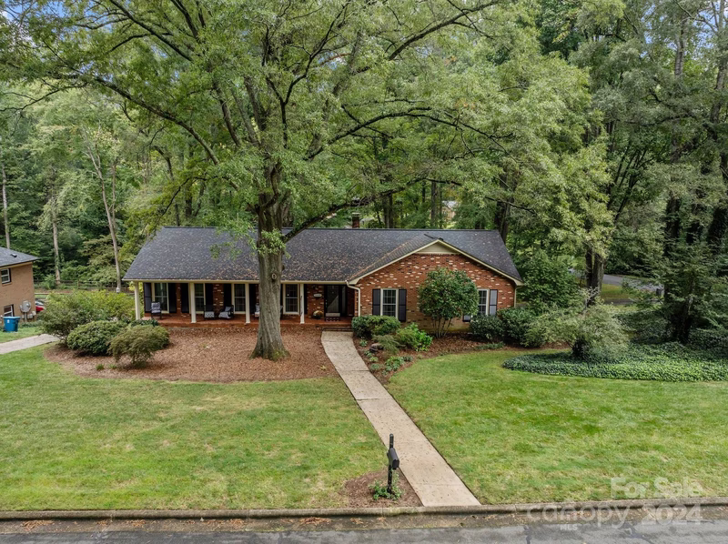 342 Camelot Drive