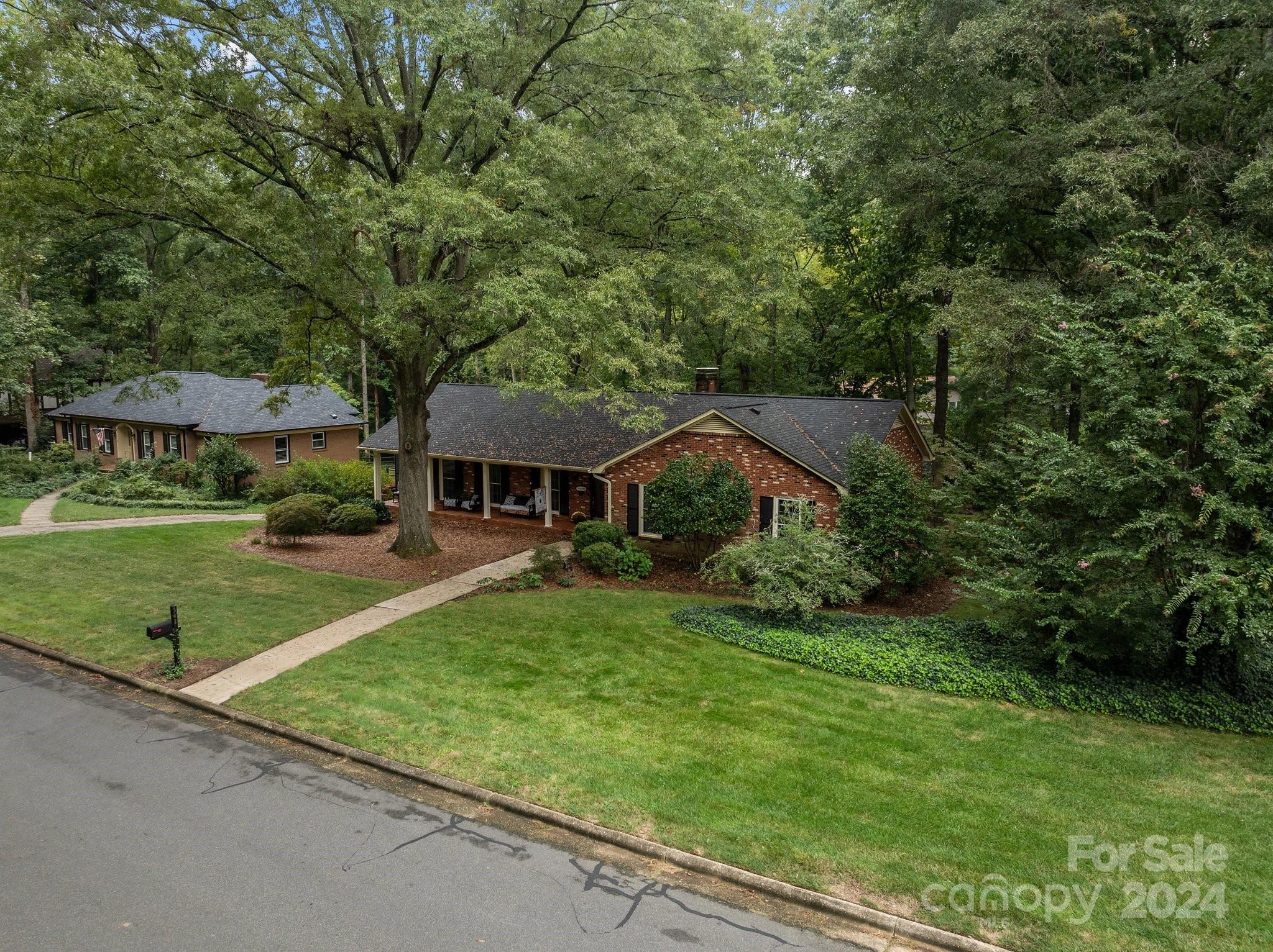 Property image 2 of 342 Camelot Drive in Country Club Hills, Salisbury, NC 28144