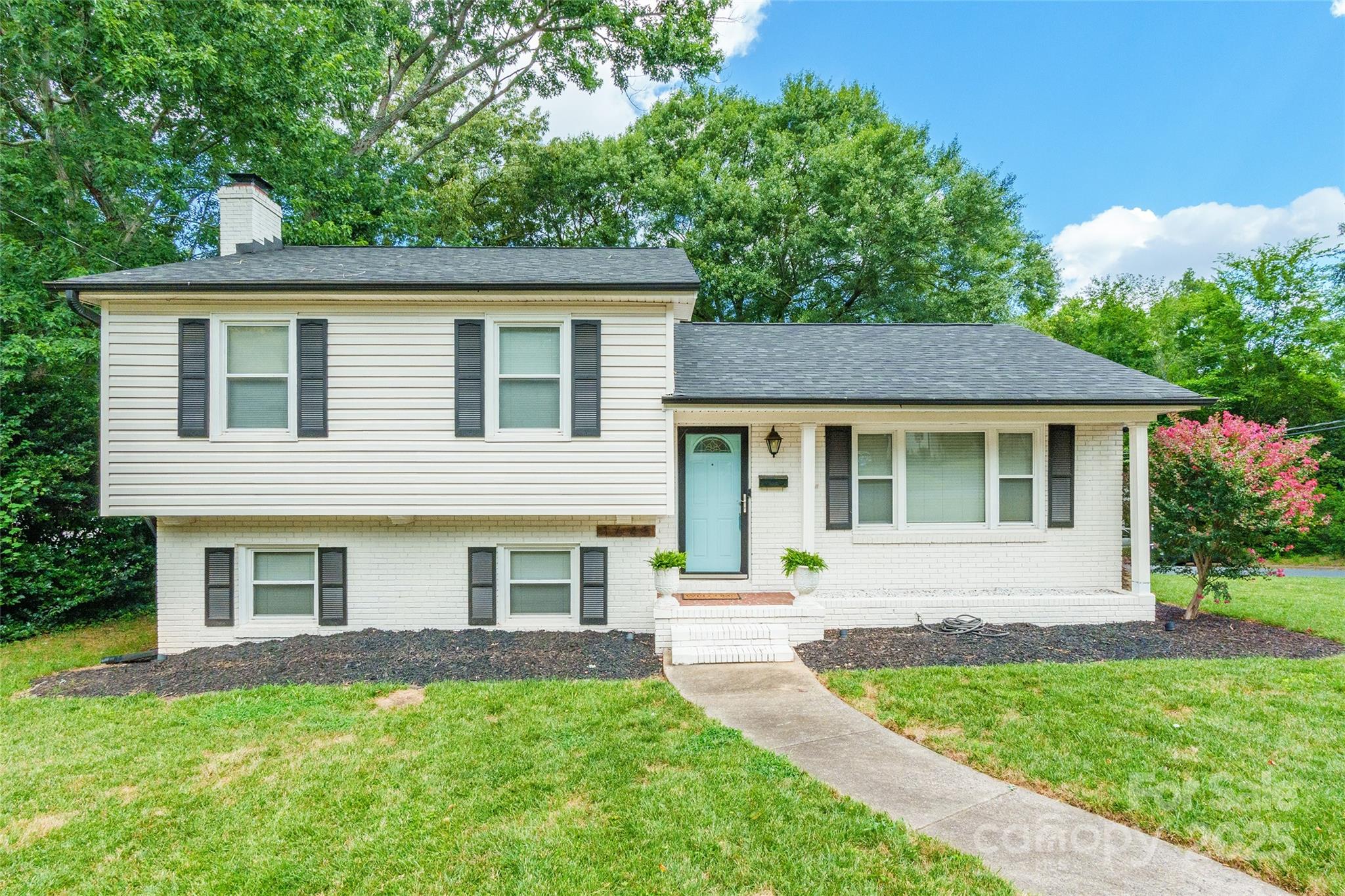 Property image 2 of 1645 Brookdale Avenue in Starmount, Charlotte, NC 28210