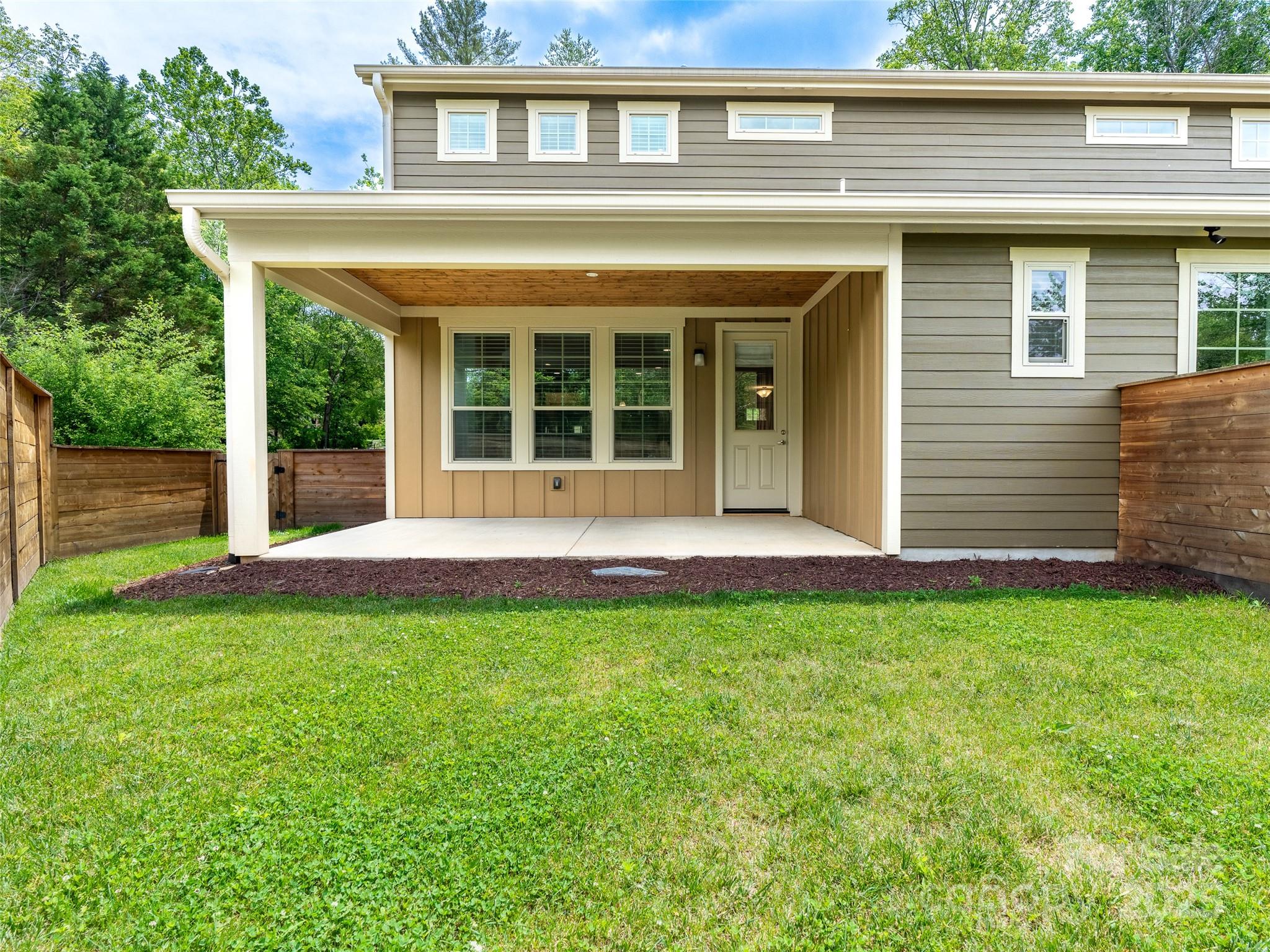 Property image 3 of 572 Sweet Birch Park Lane in Sweet Birch Commons, Black Mountain, NC 28711