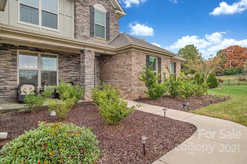 Property image 2 at 106 Kenna Court, Matthews, NC 28104