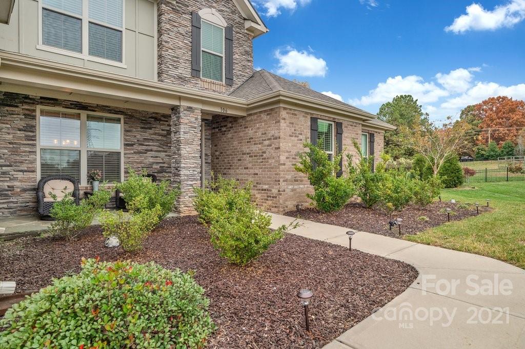 Property image 2 of 106 Kenna Court in Candella, Matthews, NC 28104