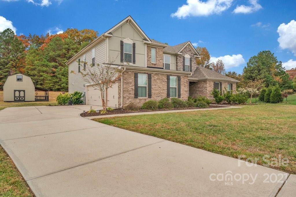 Property image 3 of 106 Kenna Court in Candella, Matthews, NC 28104