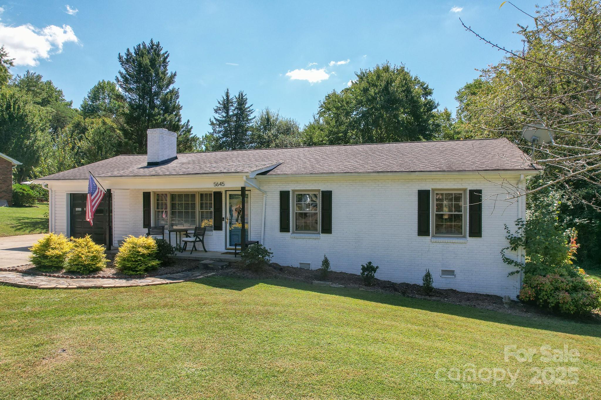 Property image 3 of 5645 Sandhurst Road in Homestead, Hickory, NC 28602