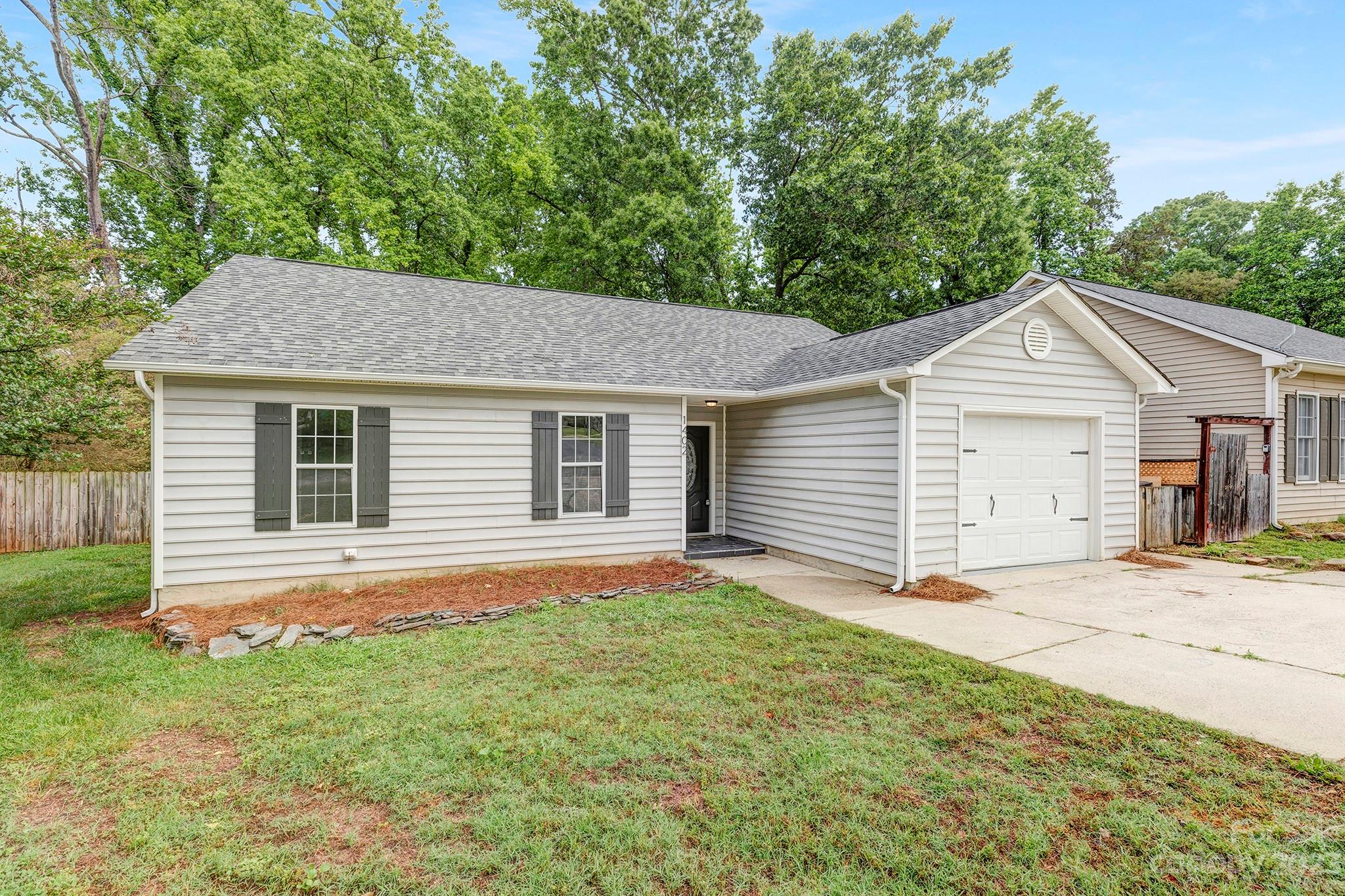 Property image 2 of 1402 Ridgewood Drive in Hidden Valley, Concord, NC 28027