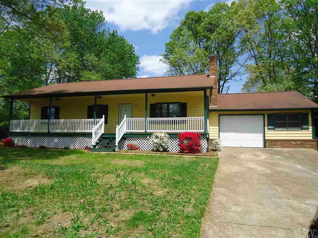 Property image 2 of 4660 Kings Court in Jamestowne, Hickory, NC 28602