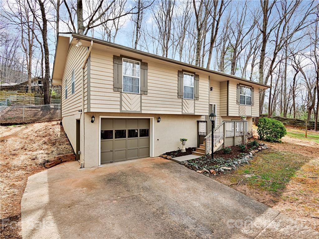 Property image 2 of 21 Valleywood Court in Sunset Ridge, Asheville, NC 28803