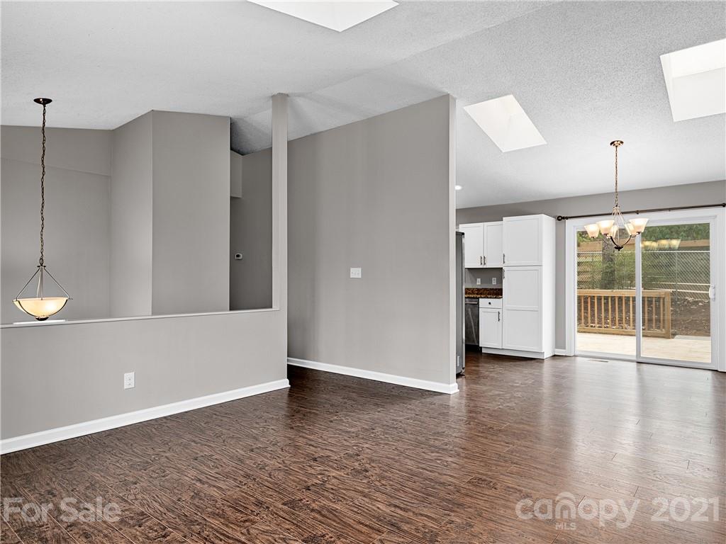 Property image 3 of 21 Valleywood Court in Sunset Ridge, Asheville, NC 28803