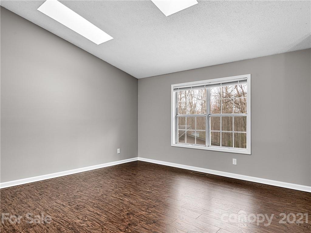 Property image 4 of 21 Valleywood Court in Sunset Ridge, Asheville, NC 28803