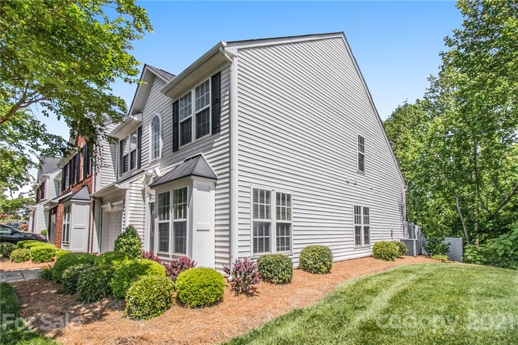 Property image 3 of 1886 Lookout Lane in Robinwood Village, Gastonia, NC 28054