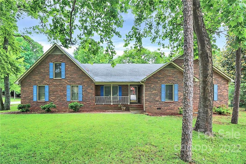 Property image 2 at 5601 Hollirose Drive, Charlotte, NC 28227