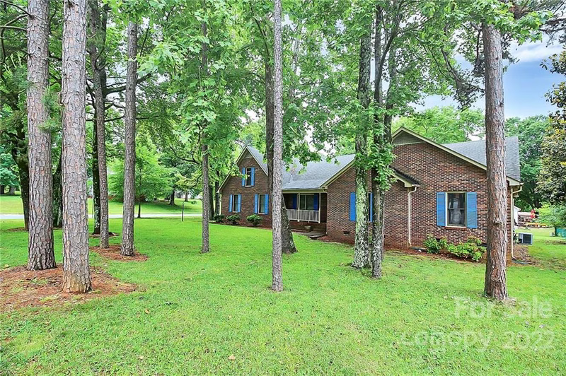 Property image 3 at 5601 Hollirose Drive, Charlotte, NC 28227