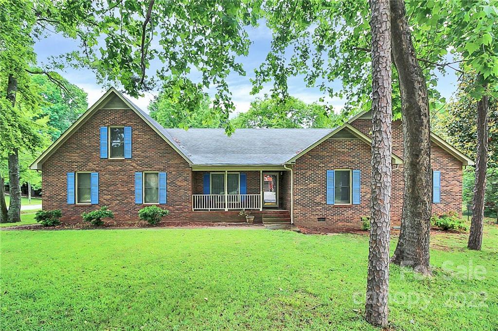 Property image 2 of 5601 Hollirose Drive in Birnam Woods, Charlotte, NC 28227