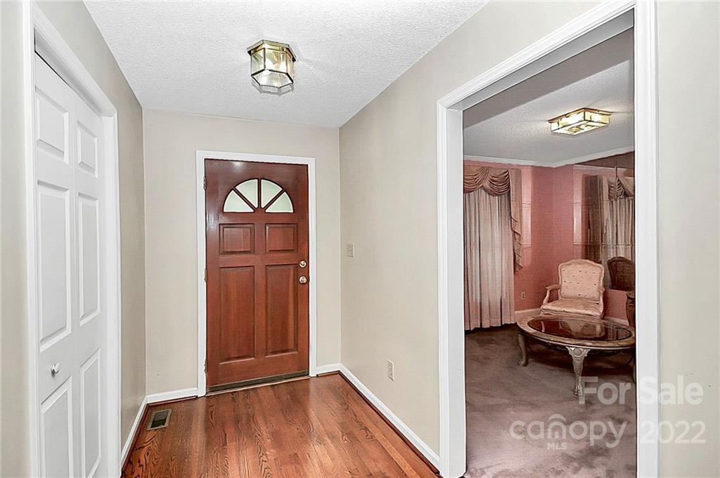 Property image 4 of 5601 Hollirose Drive in Birnam Woods, Charlotte, NC 28227