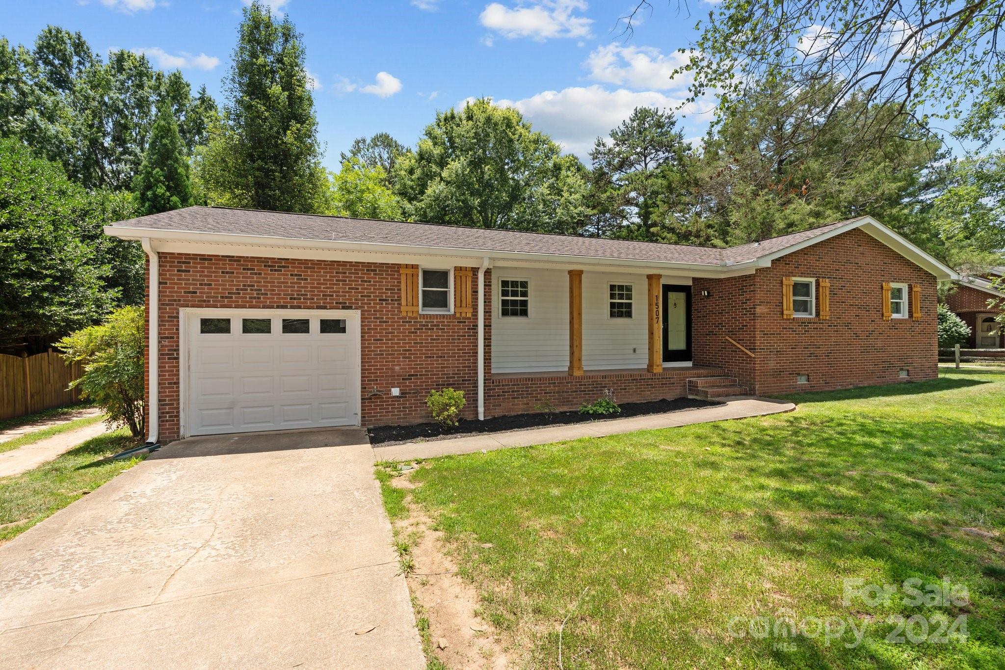 Property image 2 of 1507 Statesville Boulevard in Milford Hills, Salisbury, NC 28144