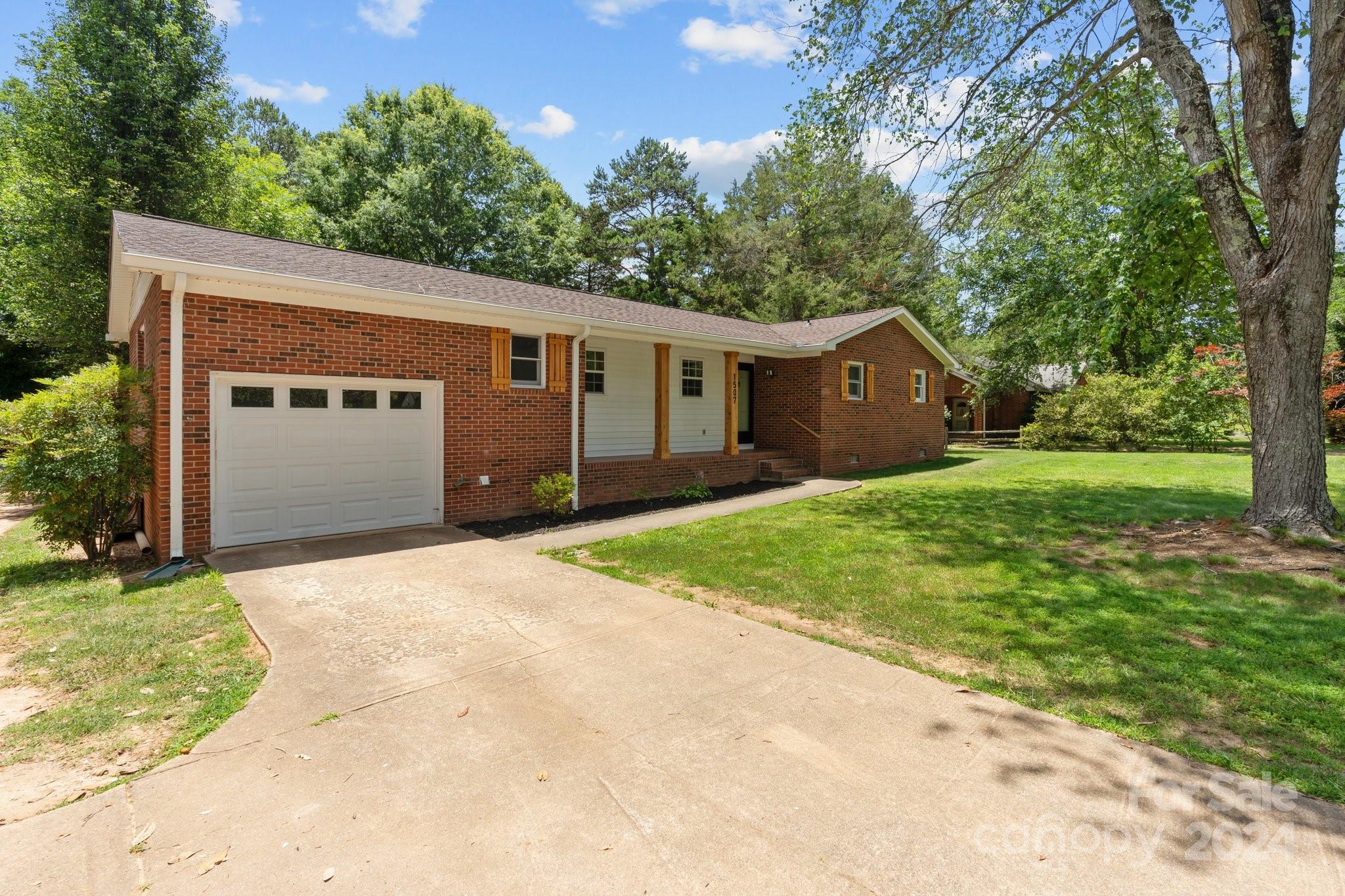 Property image 3 of 1507 Statesville Boulevard in Milford Hills, Salisbury, NC 28144