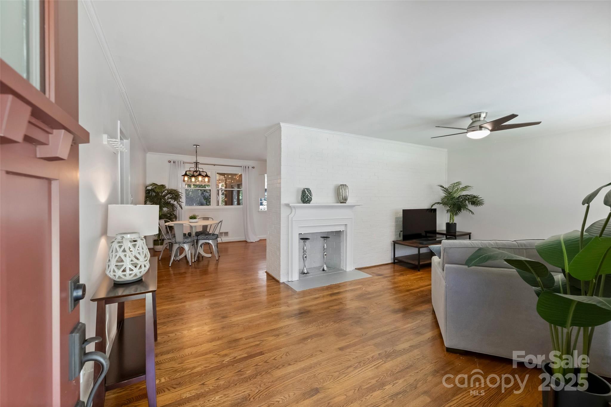Property image 2 of 826 Montford Drive in Madison Park, Charlotte, NC 28209