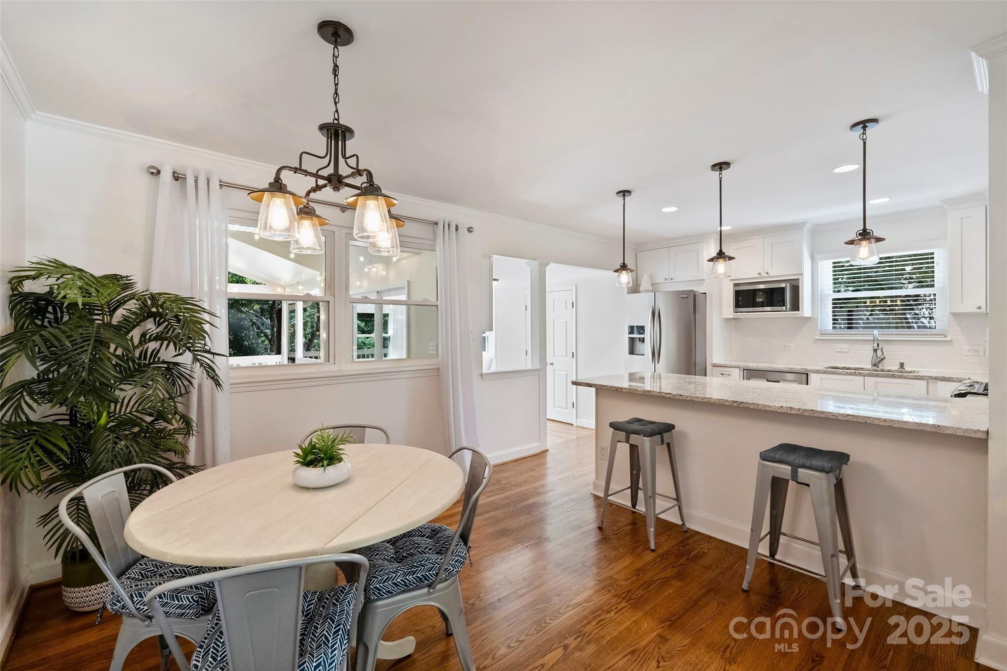 Property image 3 of 826 Montford Drive in Madison Park, Charlotte, NC 28209