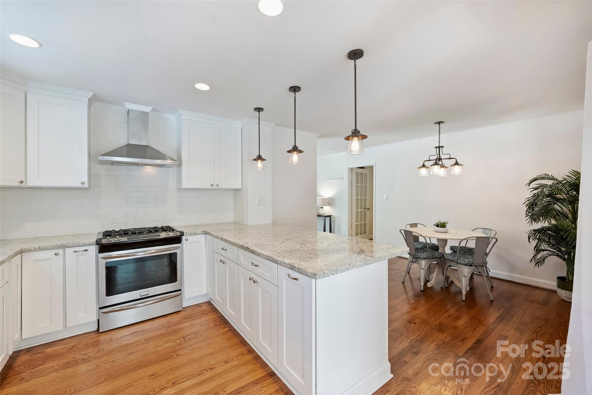 Property image 5 of 826 Montford Drive in Madison Park, Charlotte, NC 28209
