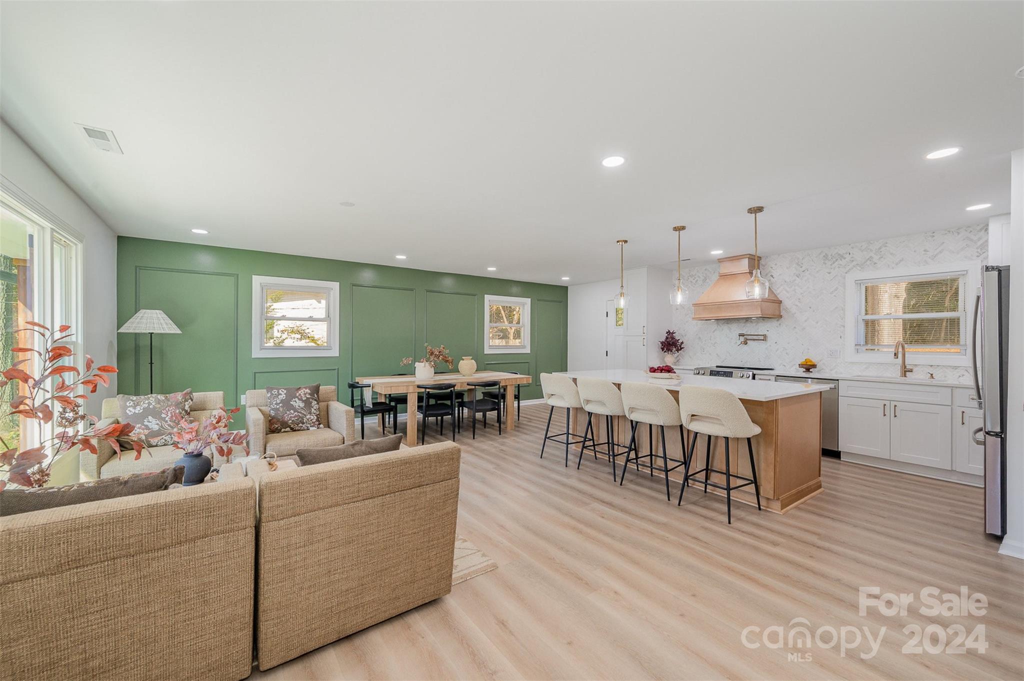 Property image 2 of 1815 Edgewater Drive in Starmount, Charlotte, NC 28210