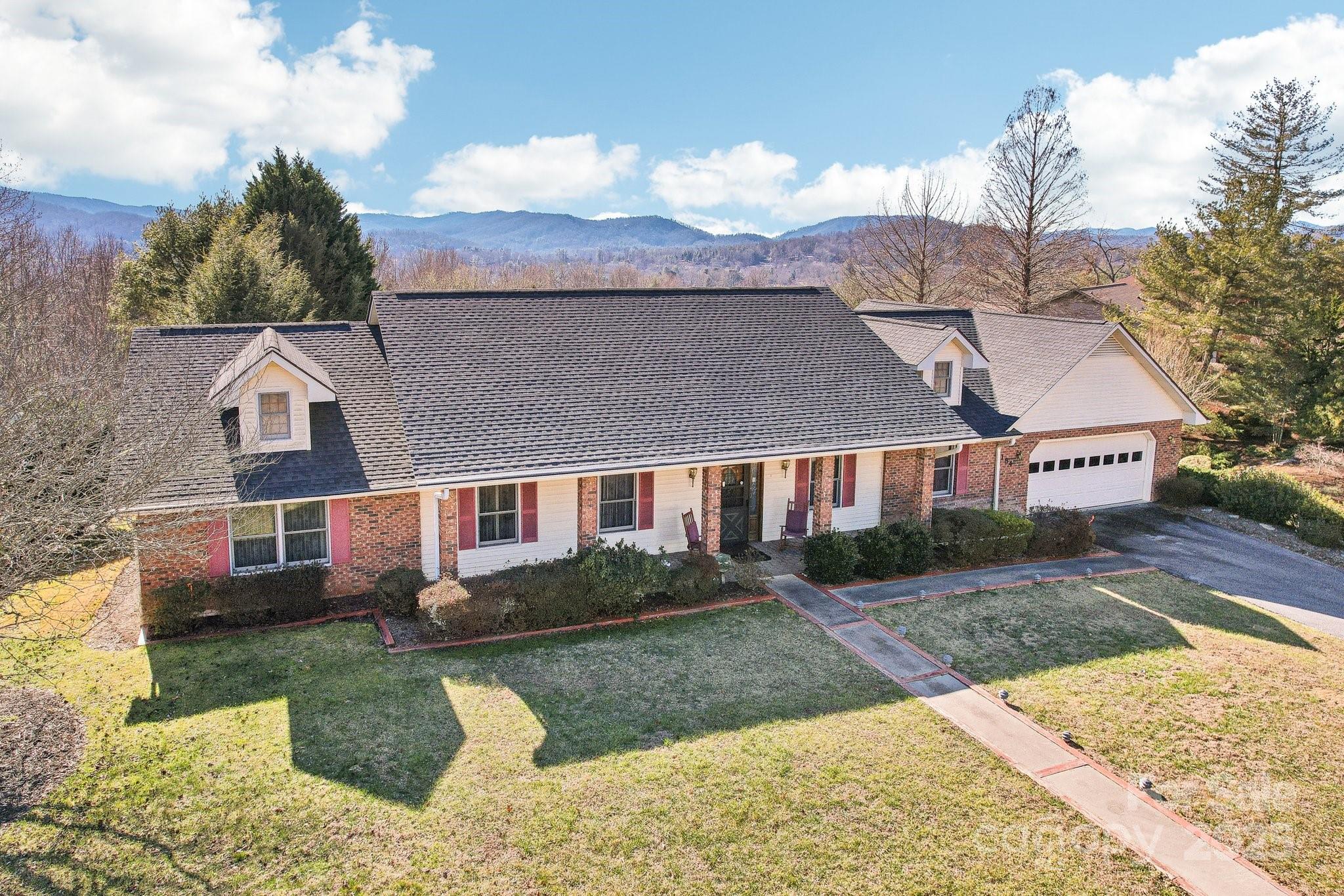 Property image 2 of 184 Mountain Valley Drive in Mountain Valley, Hendersonville, NC 28739