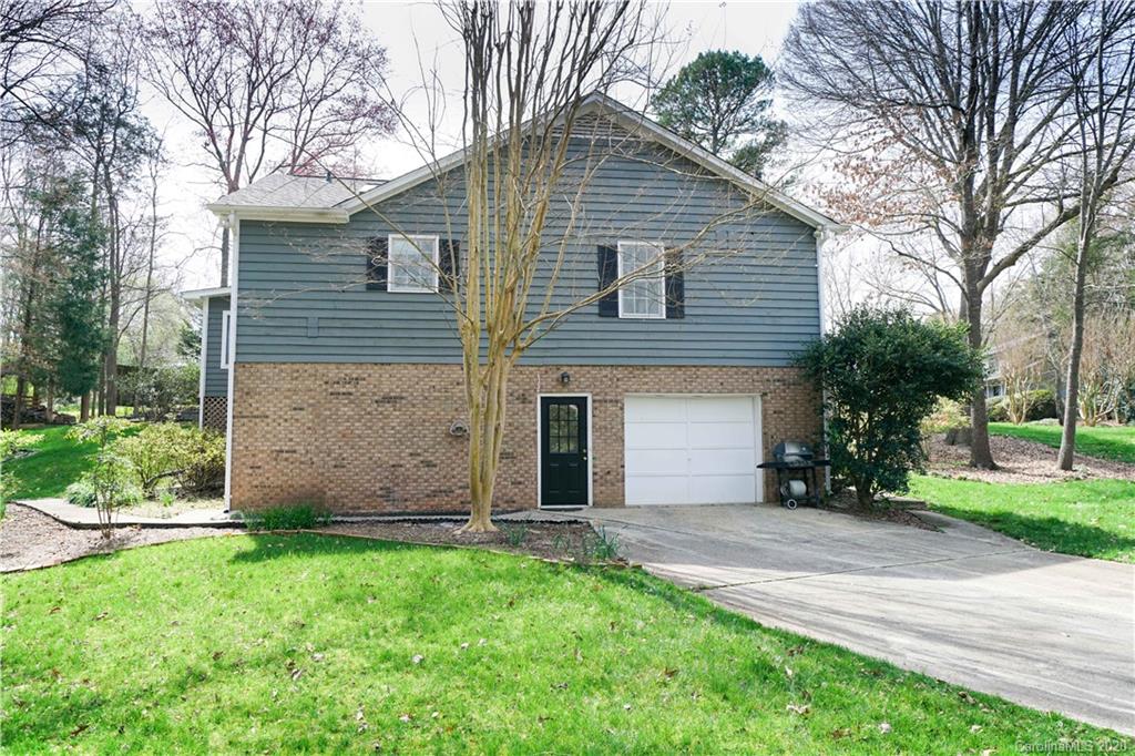 Property image 3 of 6701 Woodshed Circle in Country Roads, Charlotte, NC 28270