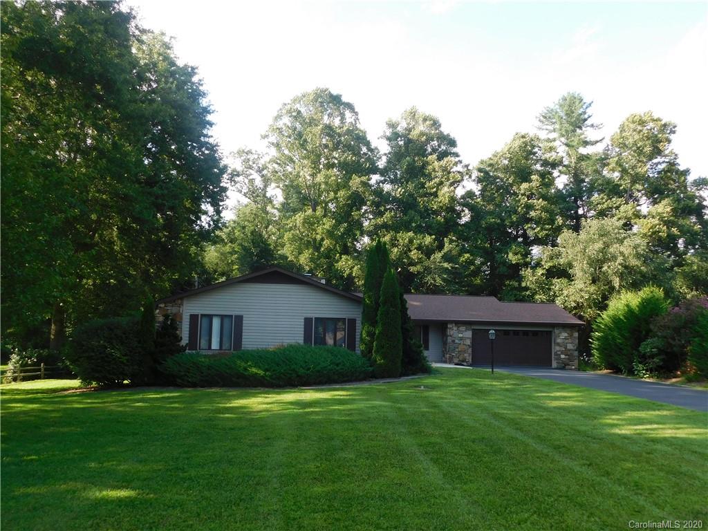 Property image 2 of 118 Larchmont Drive in Tamarac, Hendersonville, NC 28791