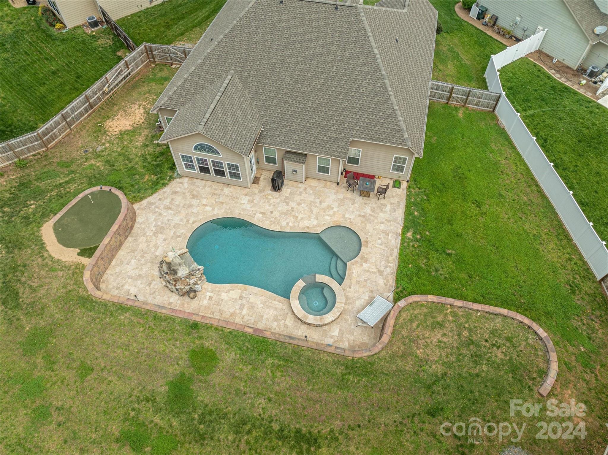 Property image 5 of 725 Heddington Court in Rosegate, Gastonia, NC 28056