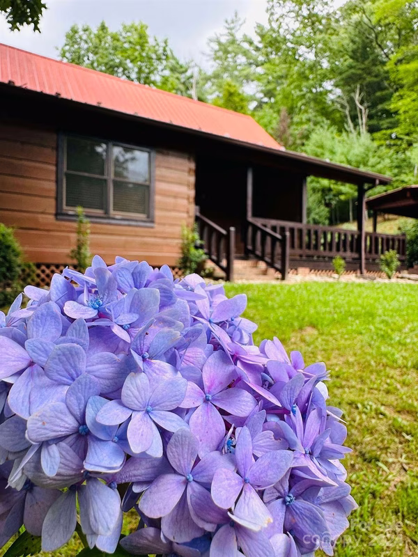 Property image 3 at 1516 Yadkin Lane, Lenoir, NC 28645