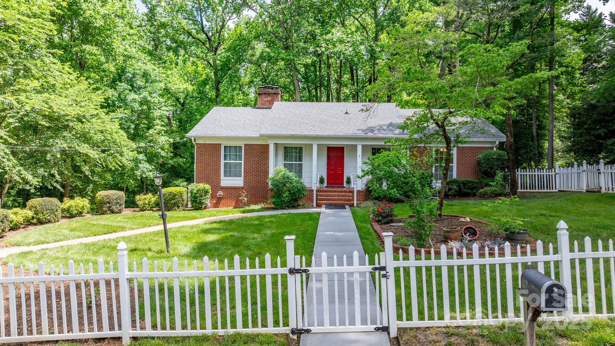 Property image 2 of 220 Pinehurst Lane in Dogwood Hills, Newton, NC 28658