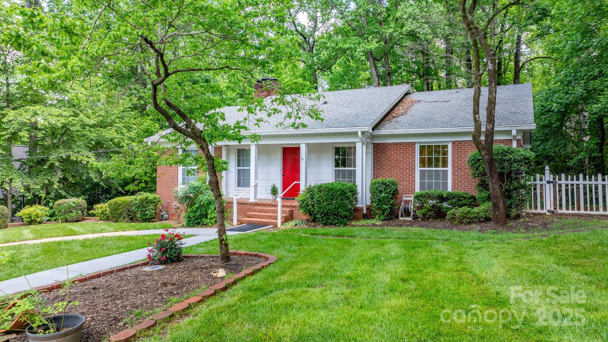 Property image 3 of 220 Pinehurst Lane in Dogwood Hills, Newton, NC 28658