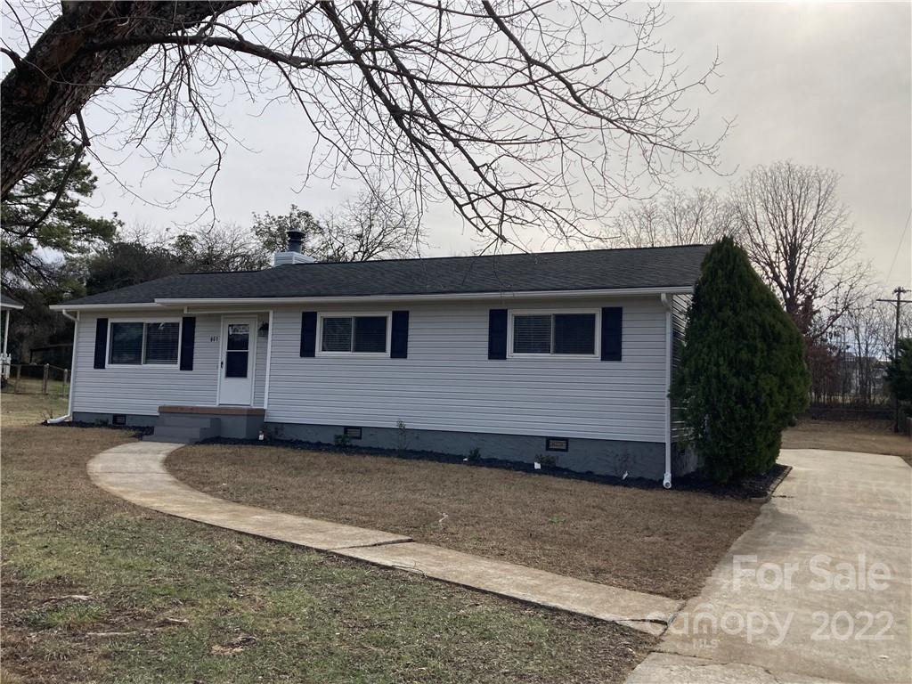 Property image 2 of 801 Malotte Lane in Robinson Heights, Gastonia, NC 28054
