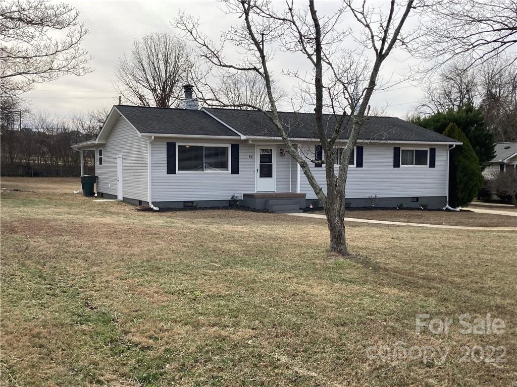 Property image 3 of 801 Malotte Lane in Robinson Heights, Gastonia, NC 28054